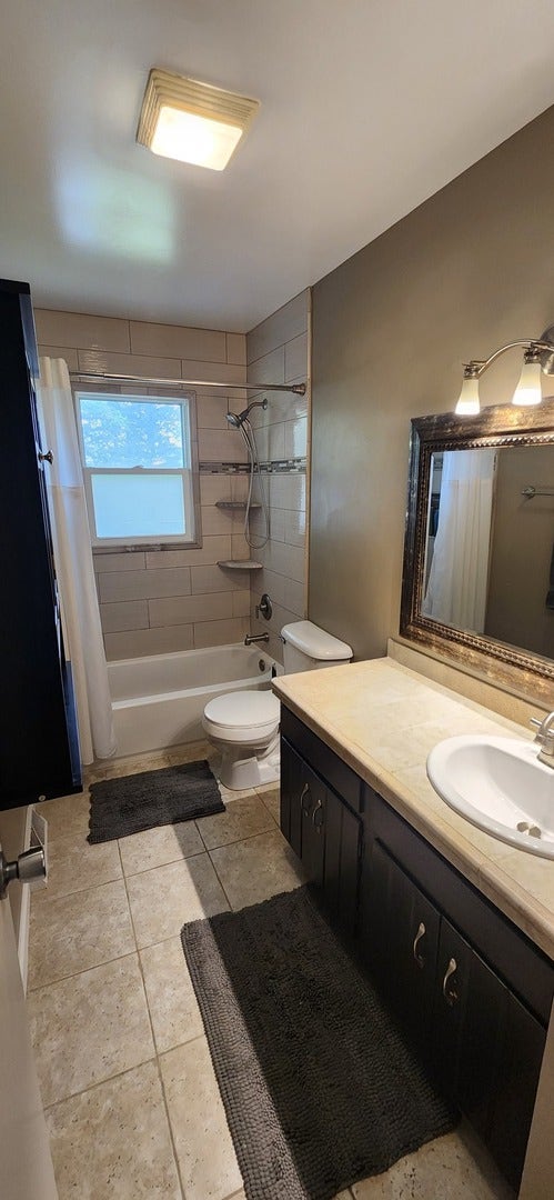 1240 Constellation Drive, Aurora, IL 60505 1240 Constellation Drive, Aurora, IL 60505