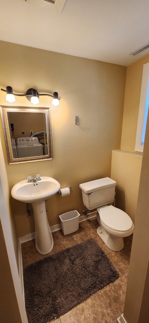 1240 Constellation Drive, Aurora, IL 60505 1240 Constellation Drive, Aurora, IL 60505