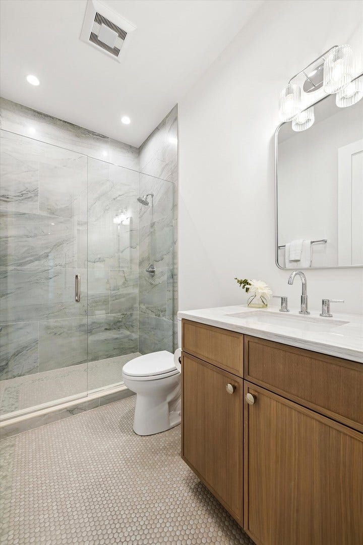 880 Bittersweet Drive, Northbrook, IL 60062 1st floor en suite bedroom
