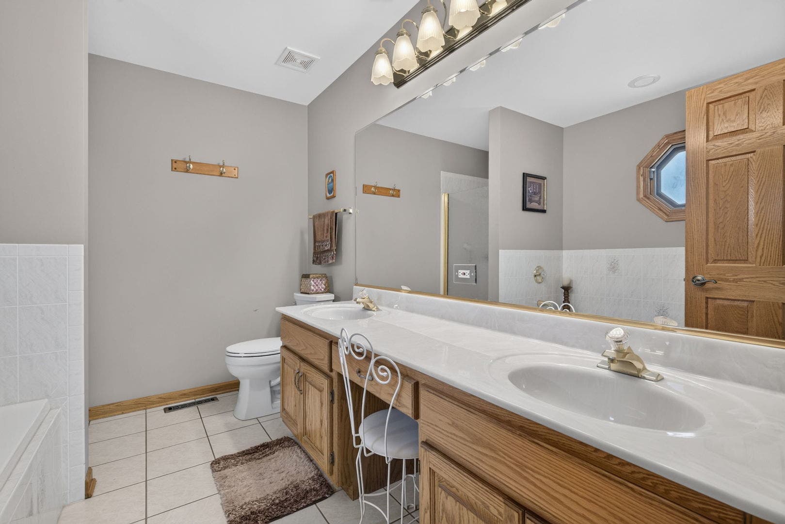 12902 W Beaver Lake Drive, Homer Glen, IL 60491 12902 W Beaver Lake Drive, Homer Glen, IL 60491