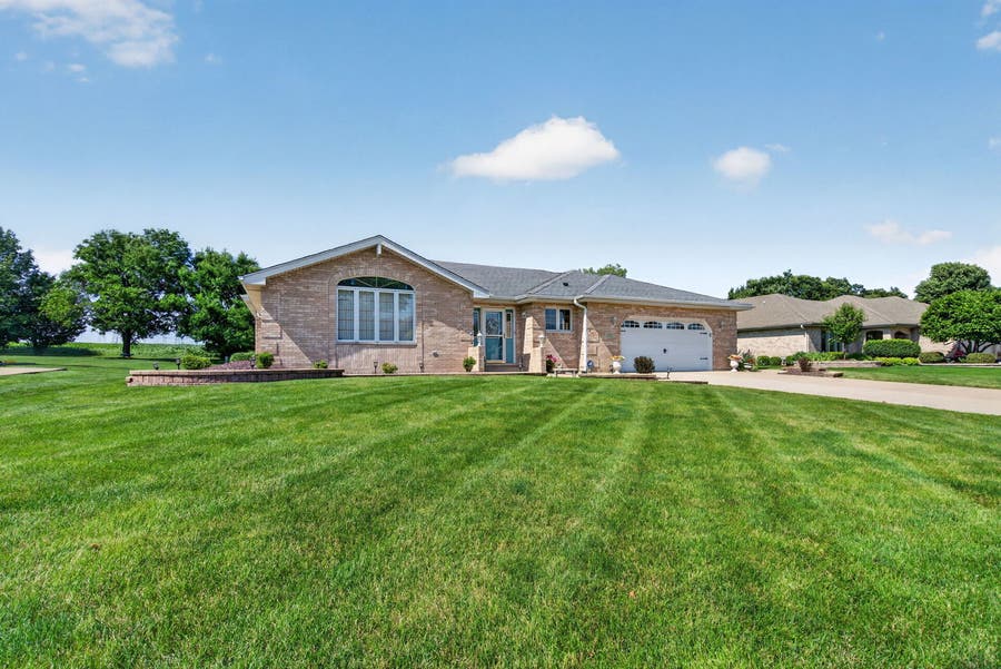 Property photo for 12902 W Beaver Lake Drive, Homer Glen, IL