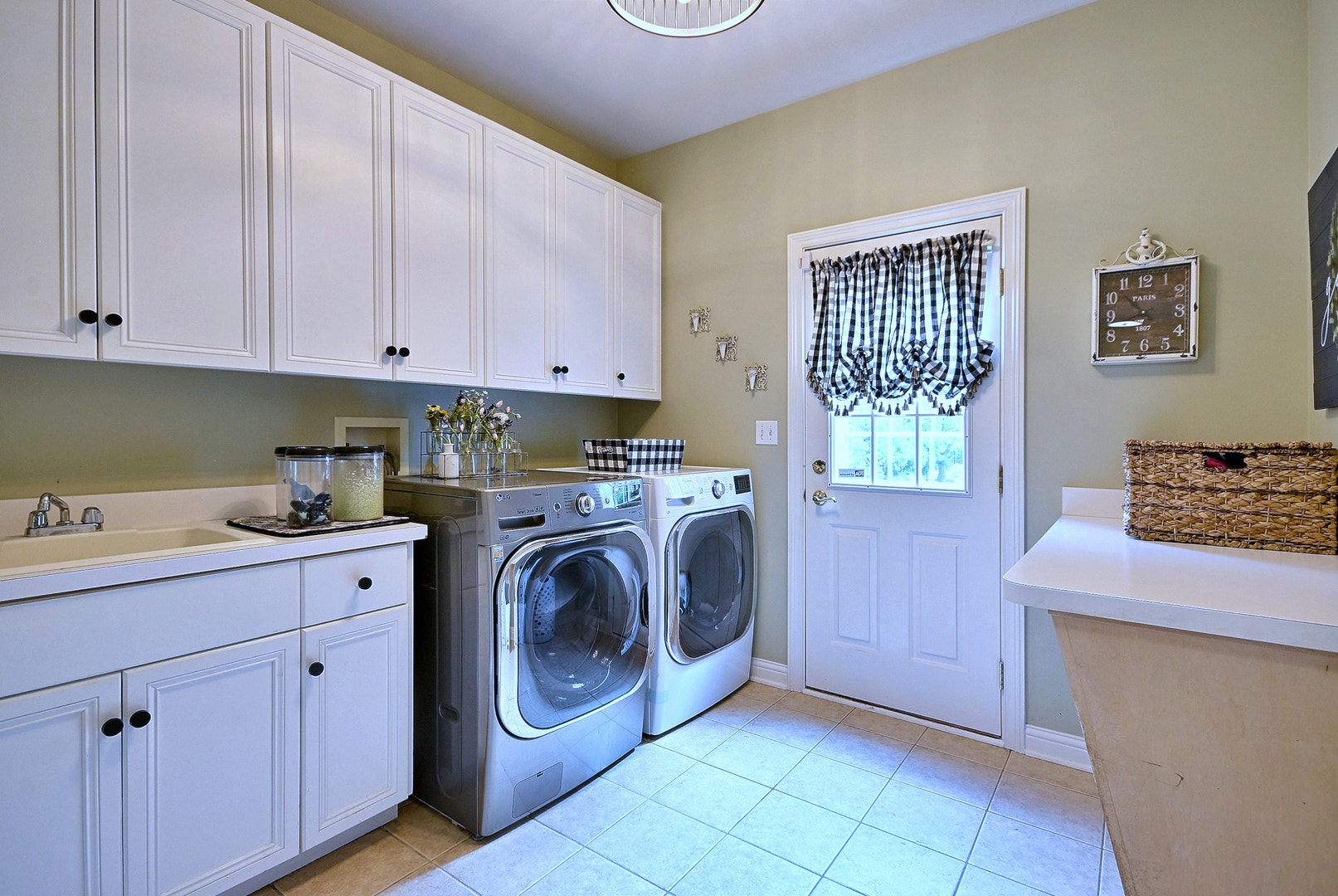 155 S Chandler Avenue, Elmhurst, IL 60126