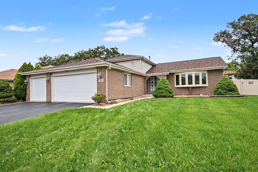 Property photo for 5712 Kathryn Lane, Matteson, IL