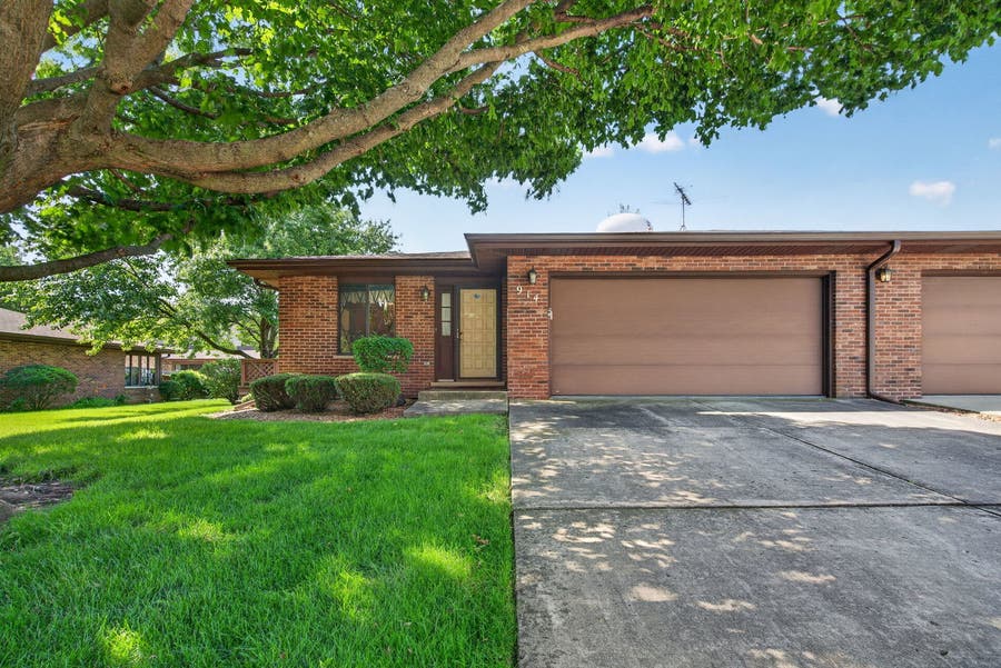 Property photo for 914 Shagbark Road, New Lenox, IL