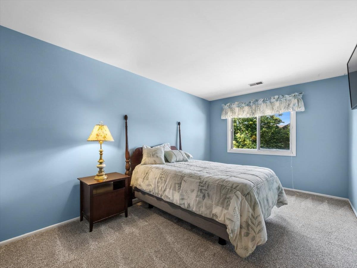 27 Creekside Circle, #A, Elgin, IL 60123 27 Creekside Circle, #A, Elgin, IL 60123