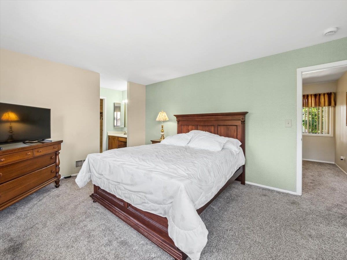 27 Creekside Circle, #A, Elgin, IL 60123 27 Creekside Circle, #A, Elgin, IL 60123