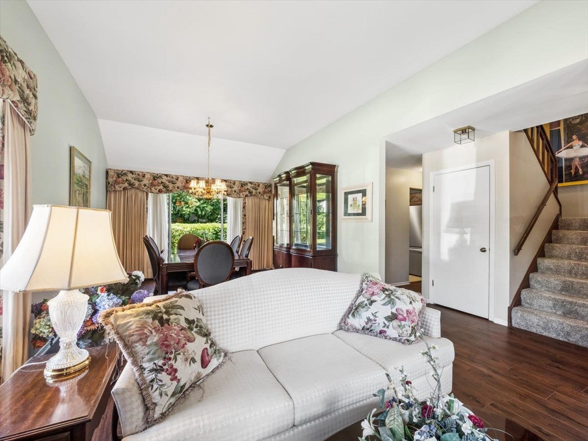 27 Creekside Circle, #A, Elgin, IL 60123 27 Creekside Circle, #A, Elgin, IL 60123