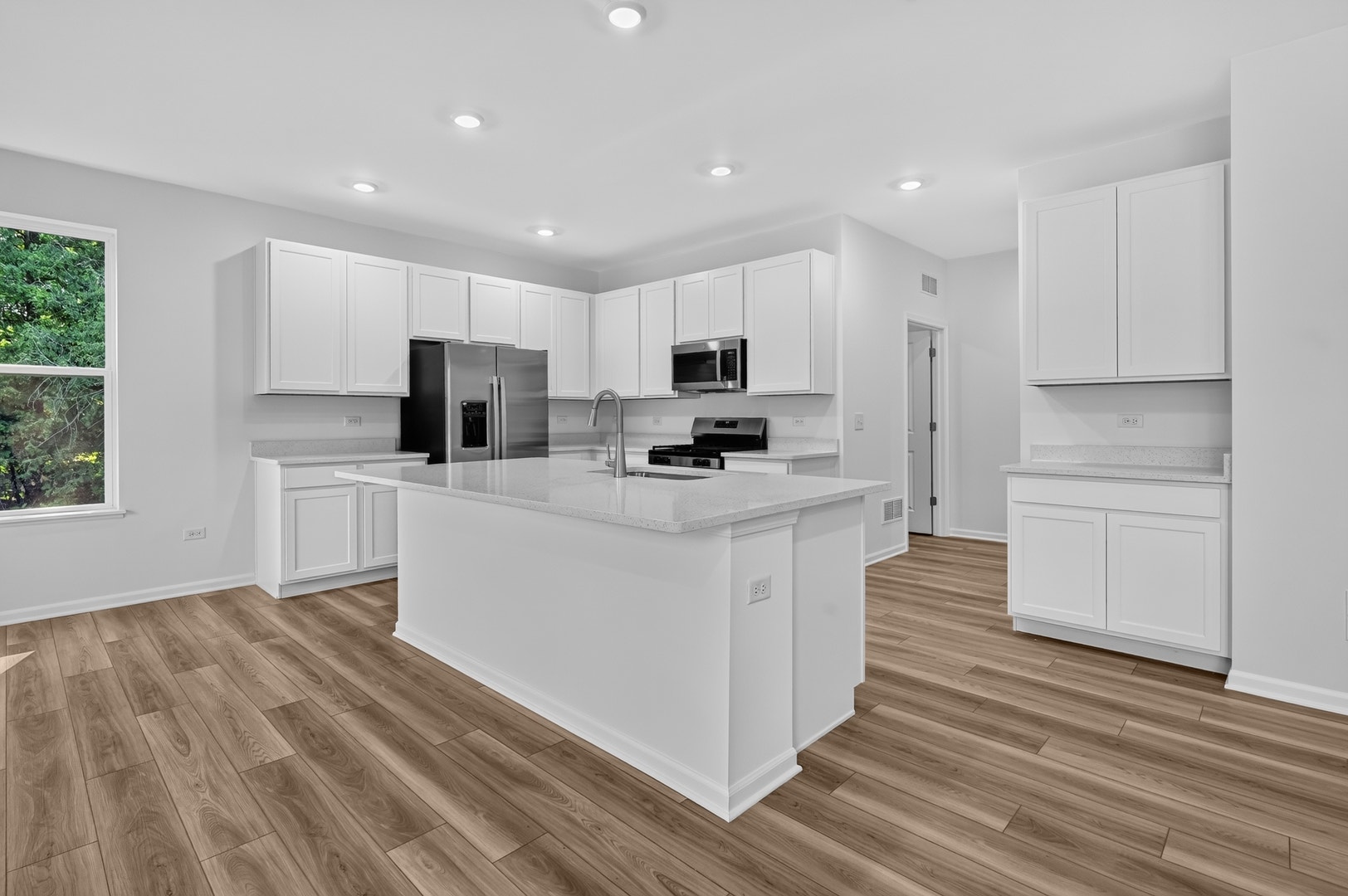 2013 Kenilworth Place, Aurora, IL 60506
