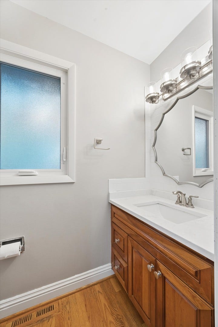 1490 Wood Avenue, Downers Grove, IL 60515 1490 Wood Avenue, Downers Grove, IL 60515