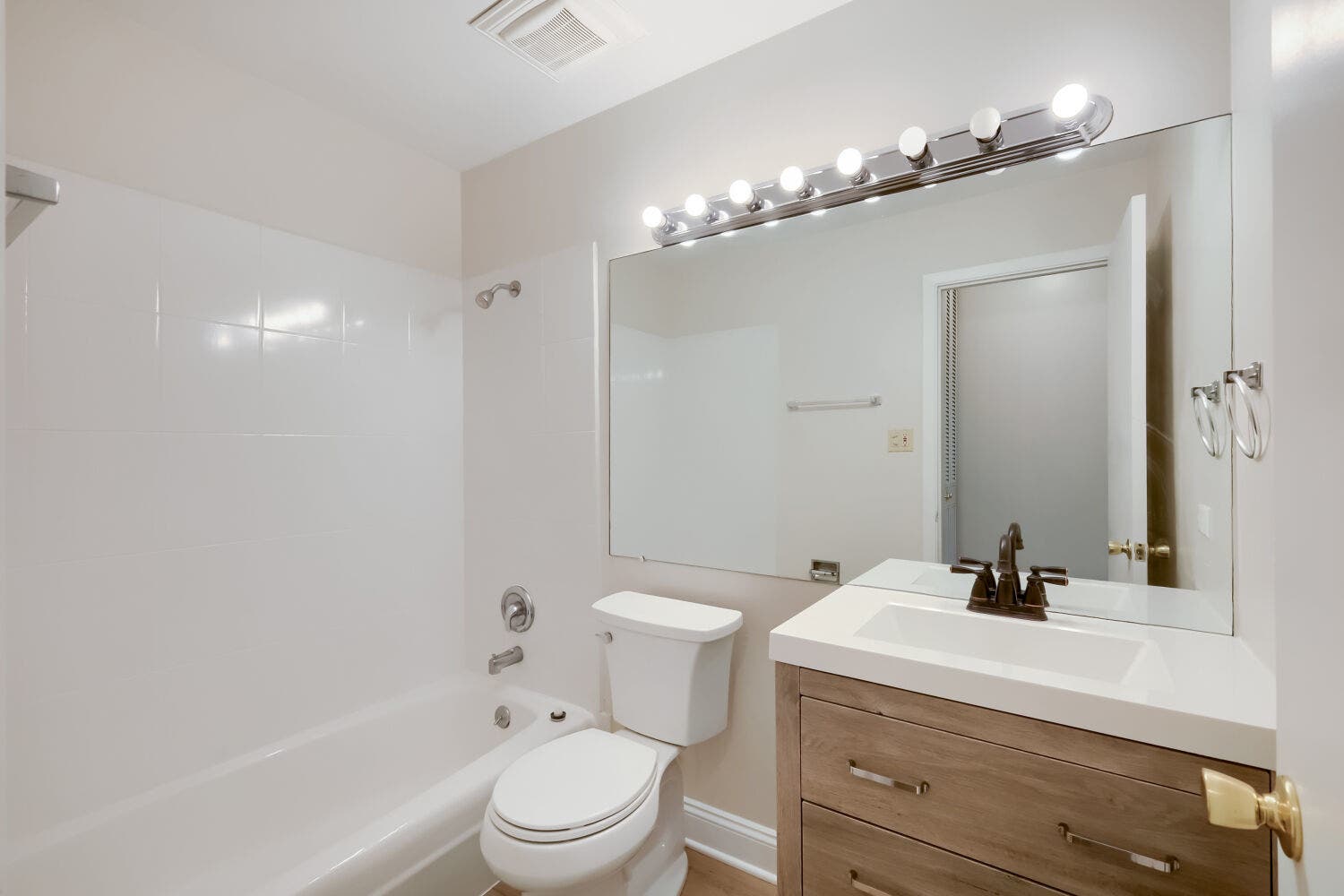 543 Burlington Avenue, #212, Downers Grove, IL 60515 543 Burlington Avenue, #212, Downers Grove, IL 60515