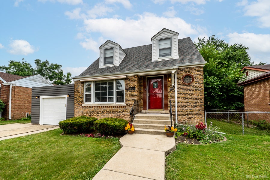 Property photo for 18524 Gladville Avenue, Homewood, IL