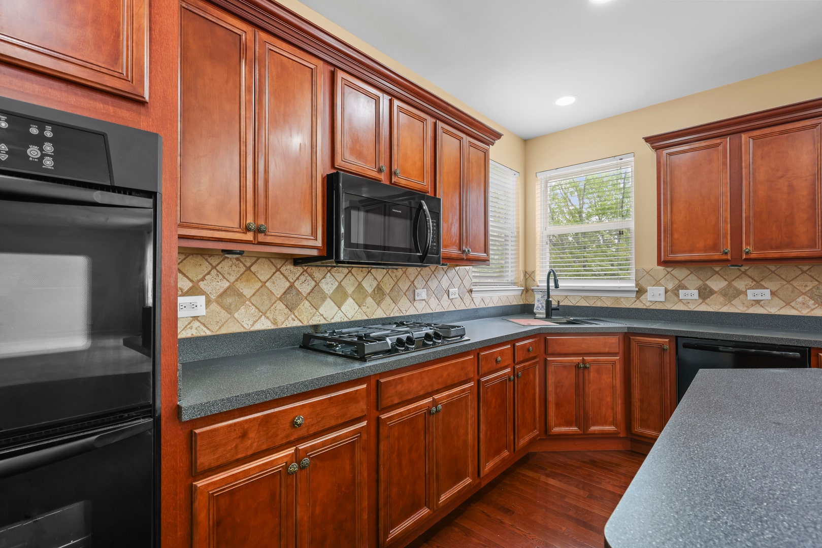 239 Pawtucket Avenue, Elgin, IL 60124 239 Pawtucket Avenue, Elgin, IL 60124