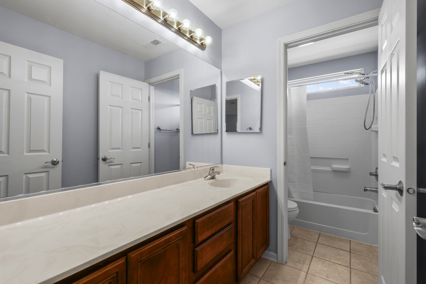 239 Pawtucket Avenue, Elgin, IL 60124 239 Pawtucket Avenue, Elgin, IL 60124