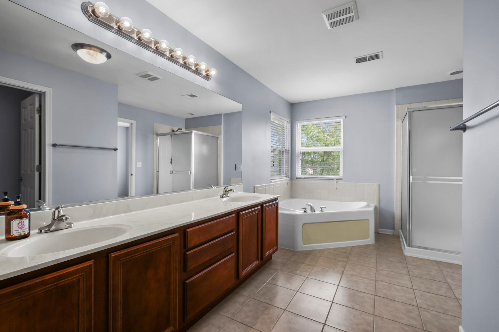 239 Pawtucket Avenue, Elgin, IL 60124 239 Pawtucket Avenue, Elgin, IL 60124