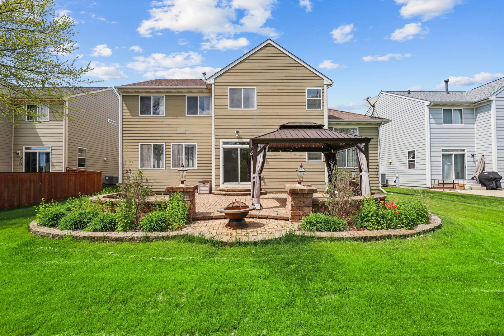 239 Pawtucket Avenue, Elgin, IL 60124 239 Pawtucket Avenue, Elgin, IL 60124
