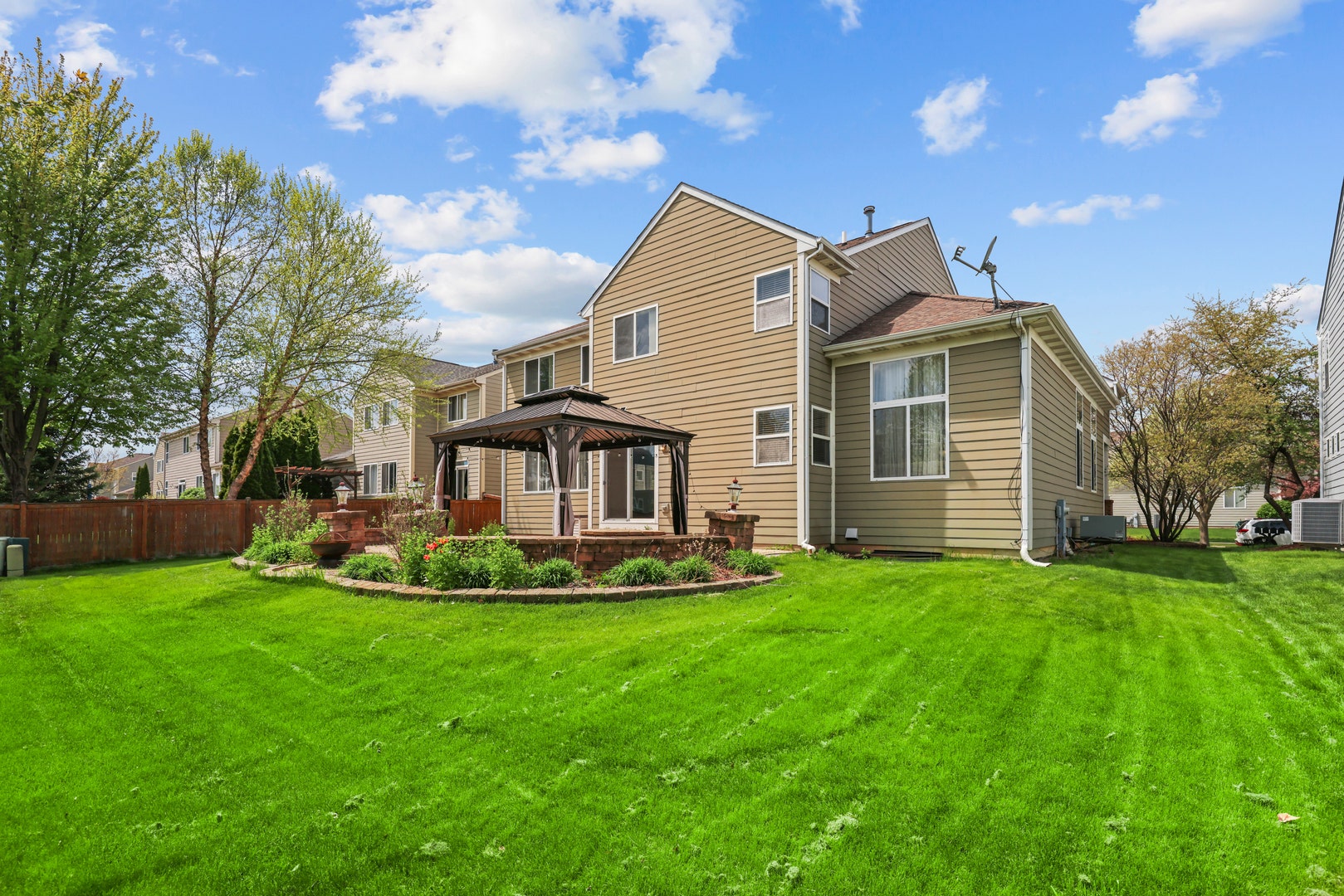 239 Pawtucket Avenue, Elgin, IL 60124 239 Pawtucket Avenue, Elgin, IL 60124