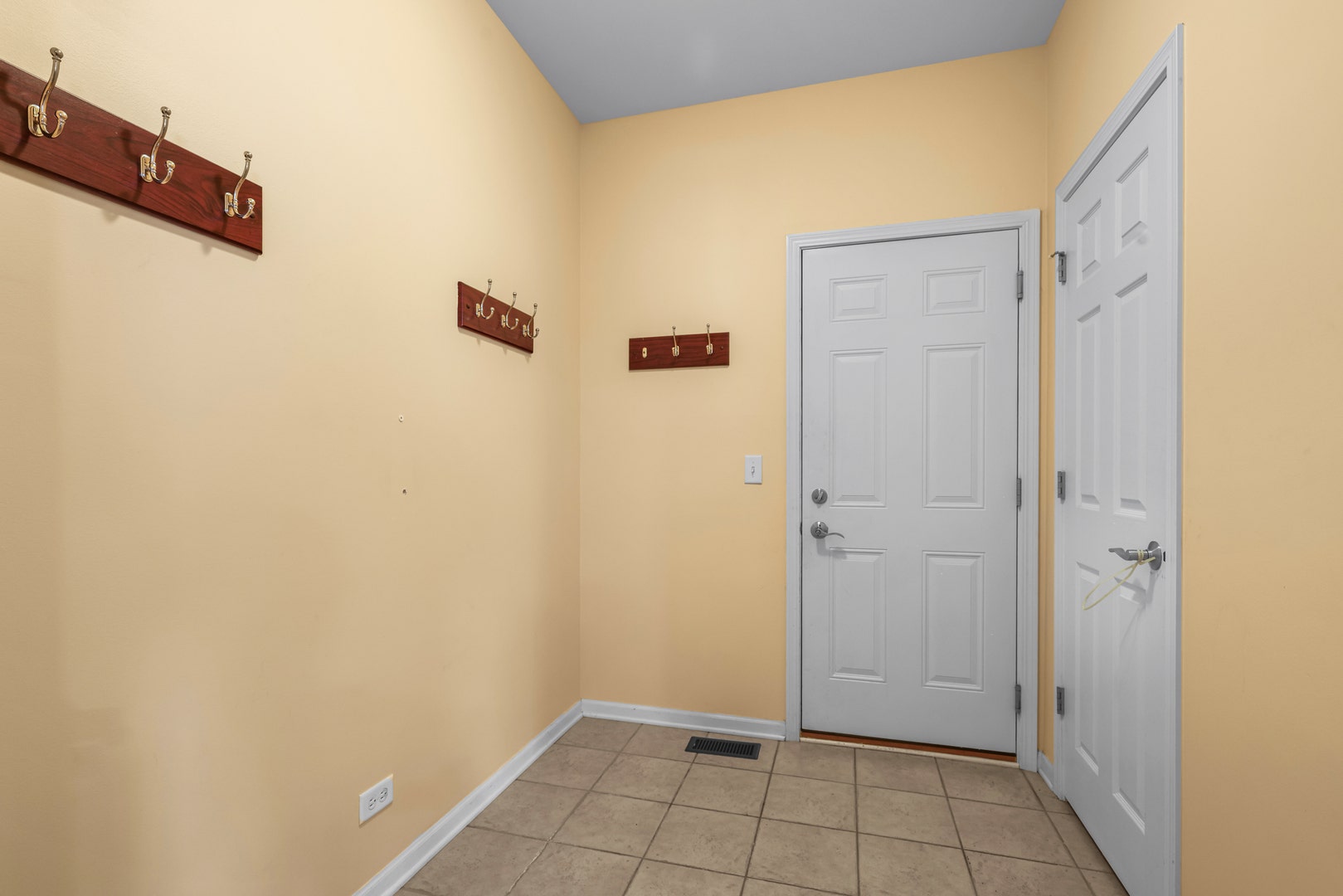 239 Pawtucket Avenue, Elgin, IL 60124 239 Pawtucket Avenue, Elgin, IL 60124