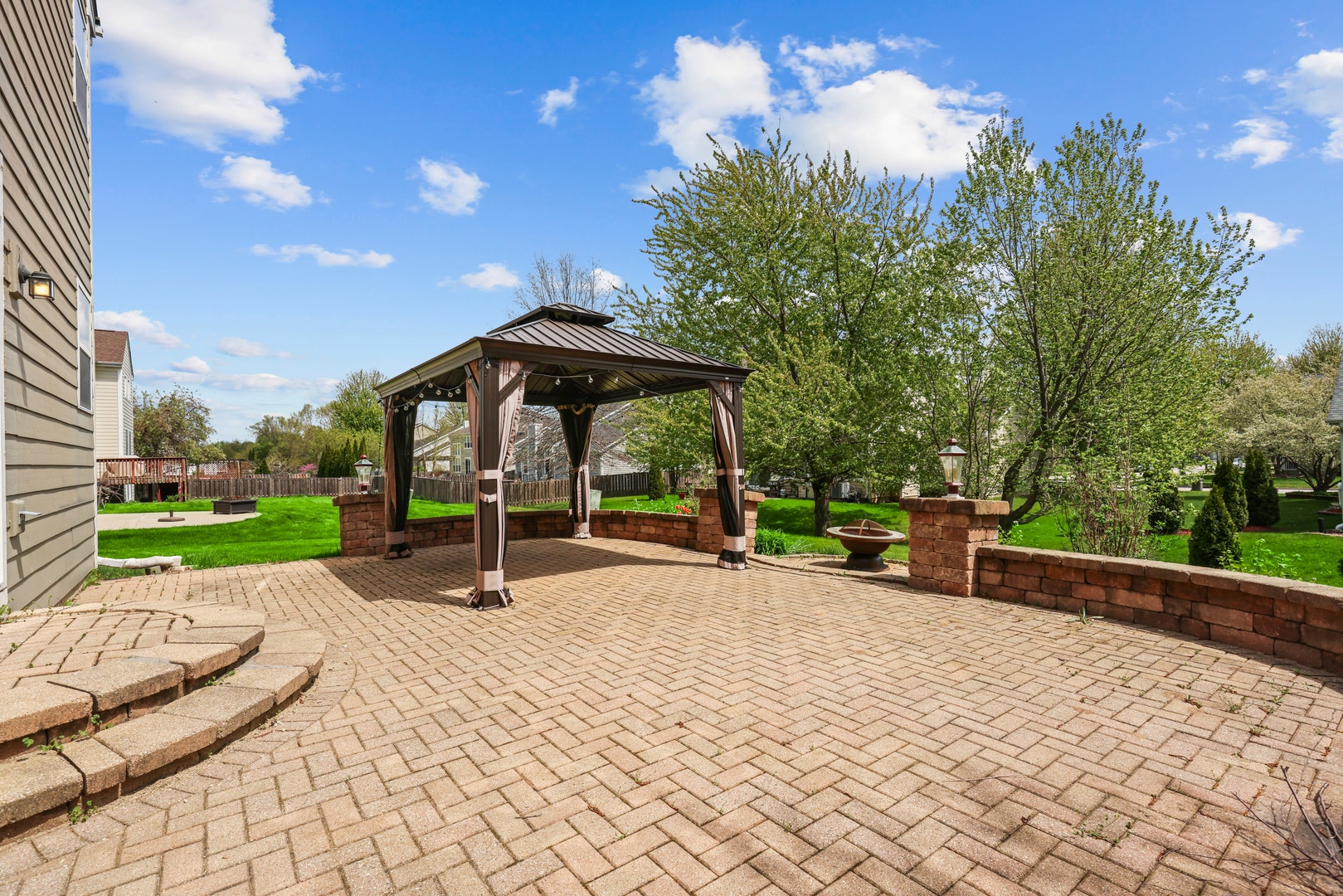 239 Pawtucket Avenue, Elgin, IL 60124 239 Pawtucket Avenue, Elgin, IL 60124