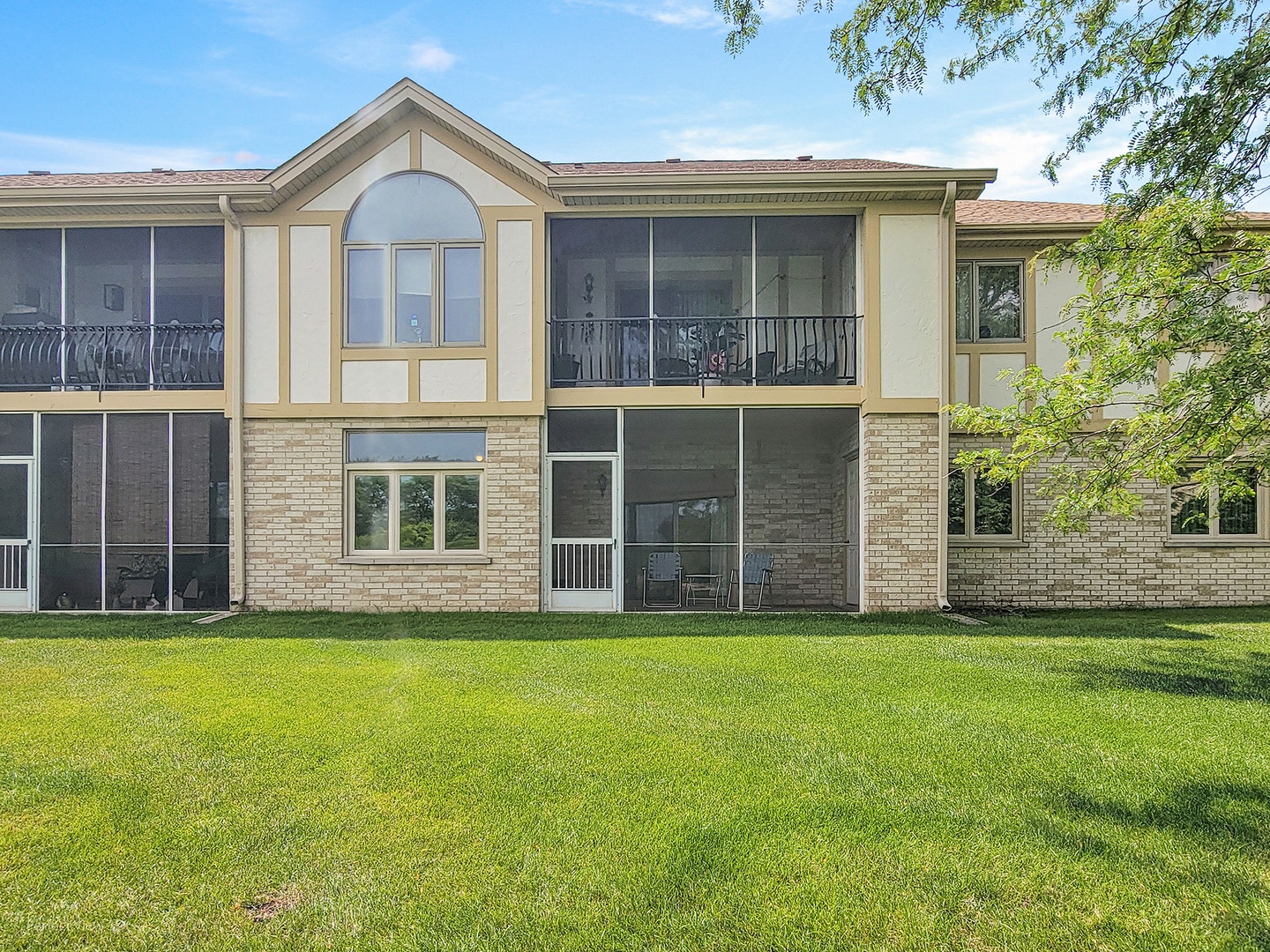 18431 PINE CONE Drive, #1, Tinley Park, IL 60477 18431 PINE CONE Drive, #1, Tinley Park, IL 60477