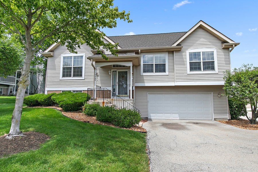 Property photo for 16400 Teton Drive, Lockport, IL