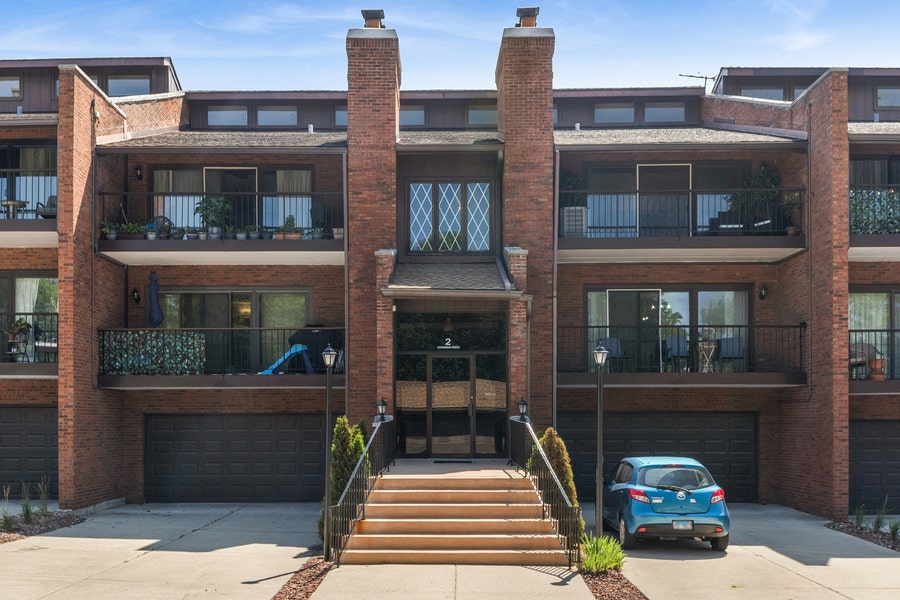 Property photo for 2 Cinnamon Creek Drive, #1S, Palos Hills, IL