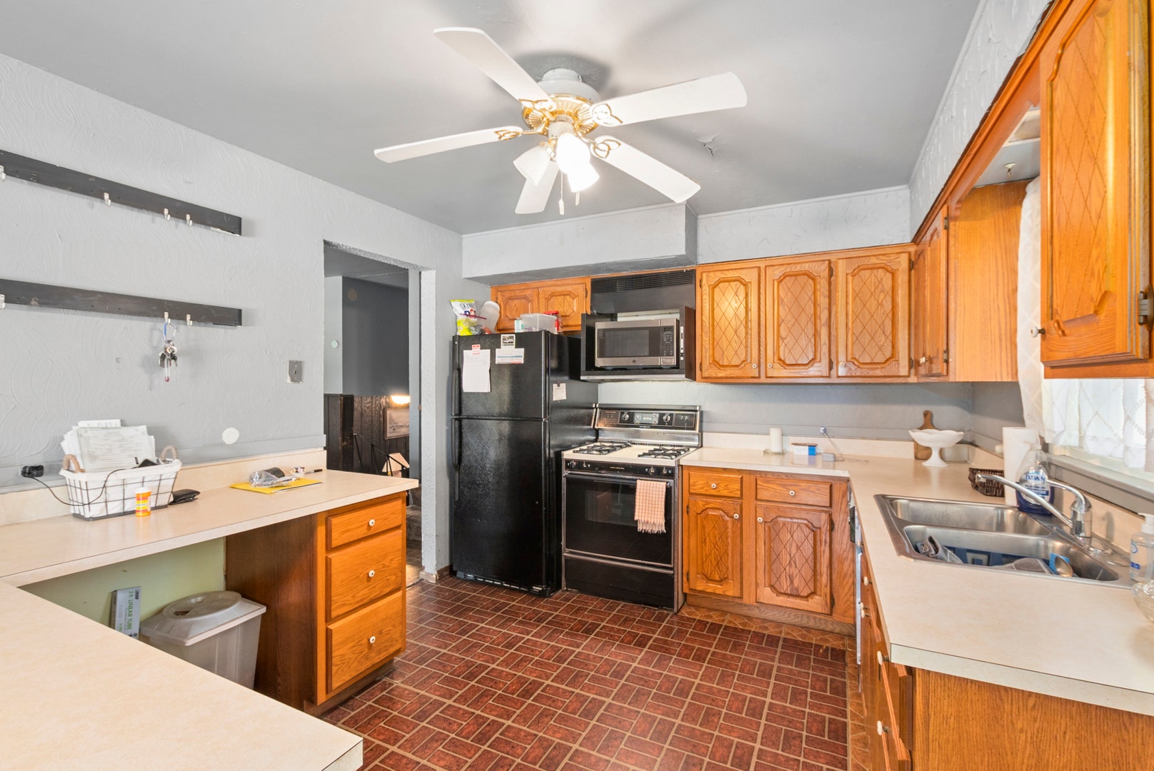 16754 Oconto Avenue, Tinley Park, IL 60477