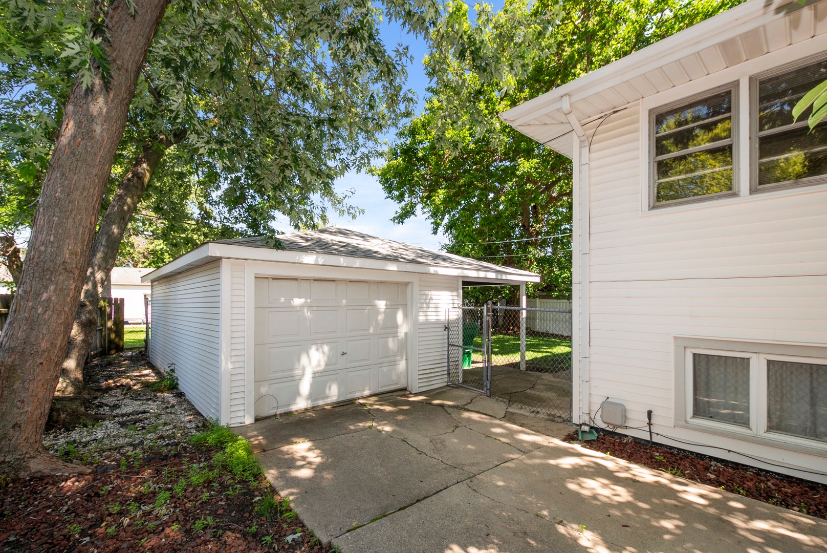 16754 Oconto Avenue, Tinley Park, IL 60477