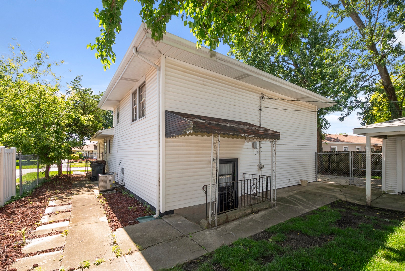 16754 Oconto Avenue, Tinley Park, IL 60477
