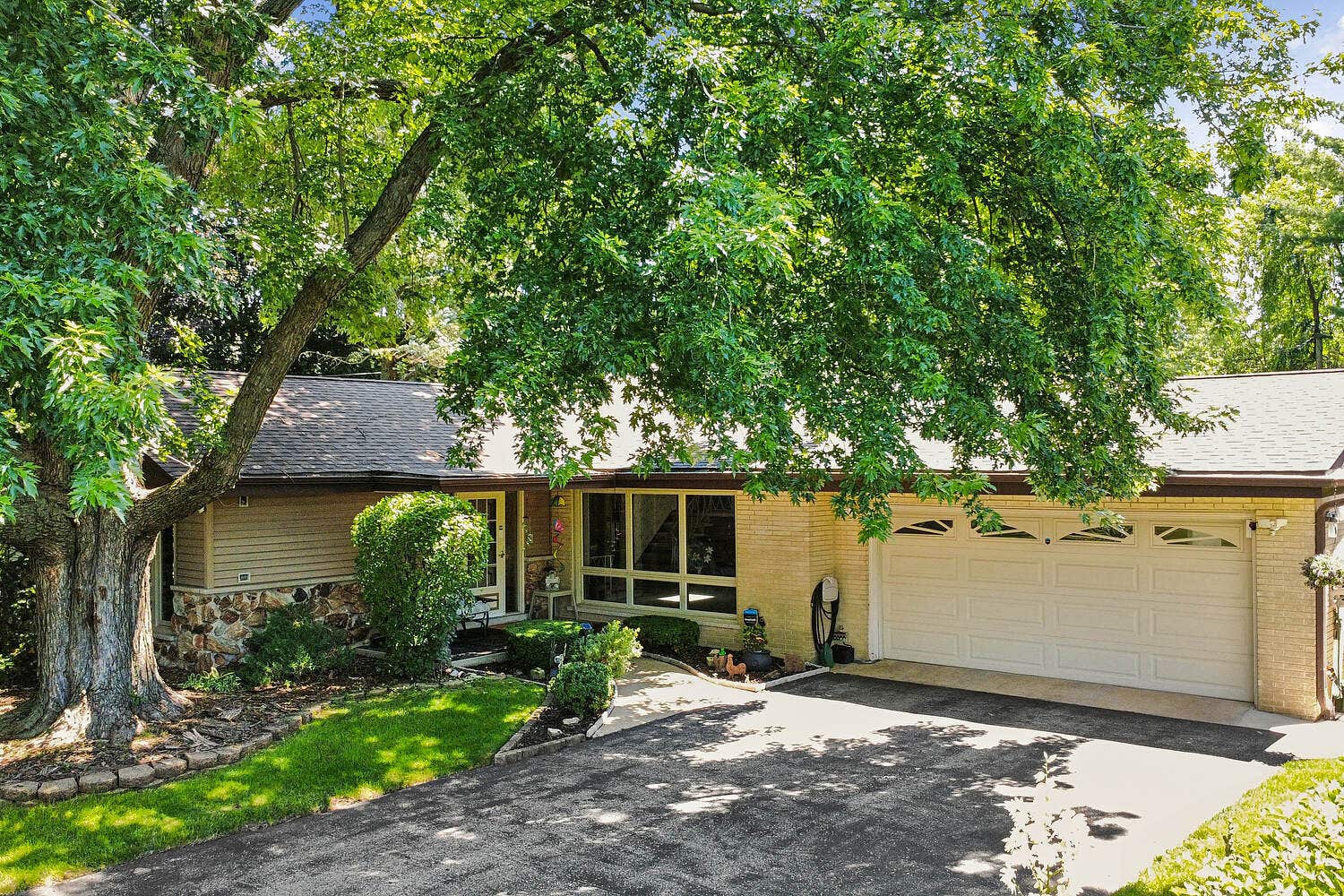20W135 98th Street, Lemont, IL 60439