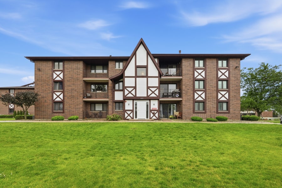 Property photo for 10521 S Roberts Road, #3A, Palos Hills, IL
