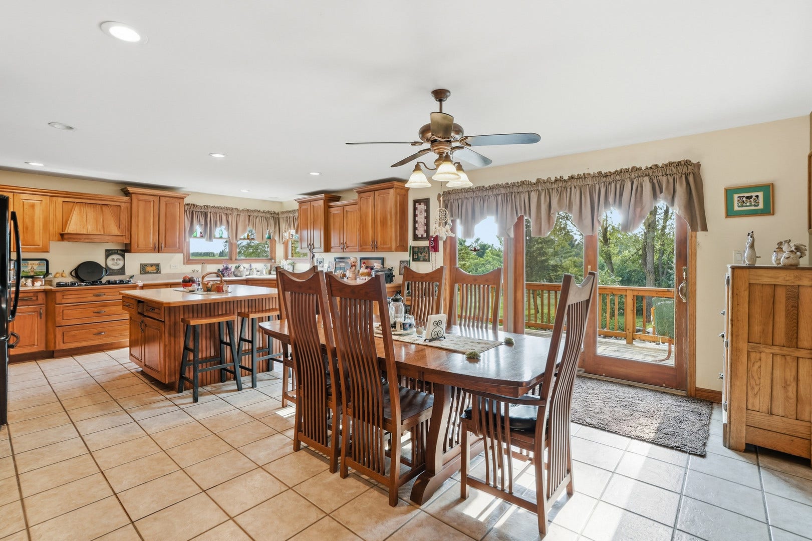 28050 S Klemme Road, Beecher, IL 60401 28050 S Klemme Road, Beecher, IL 60401