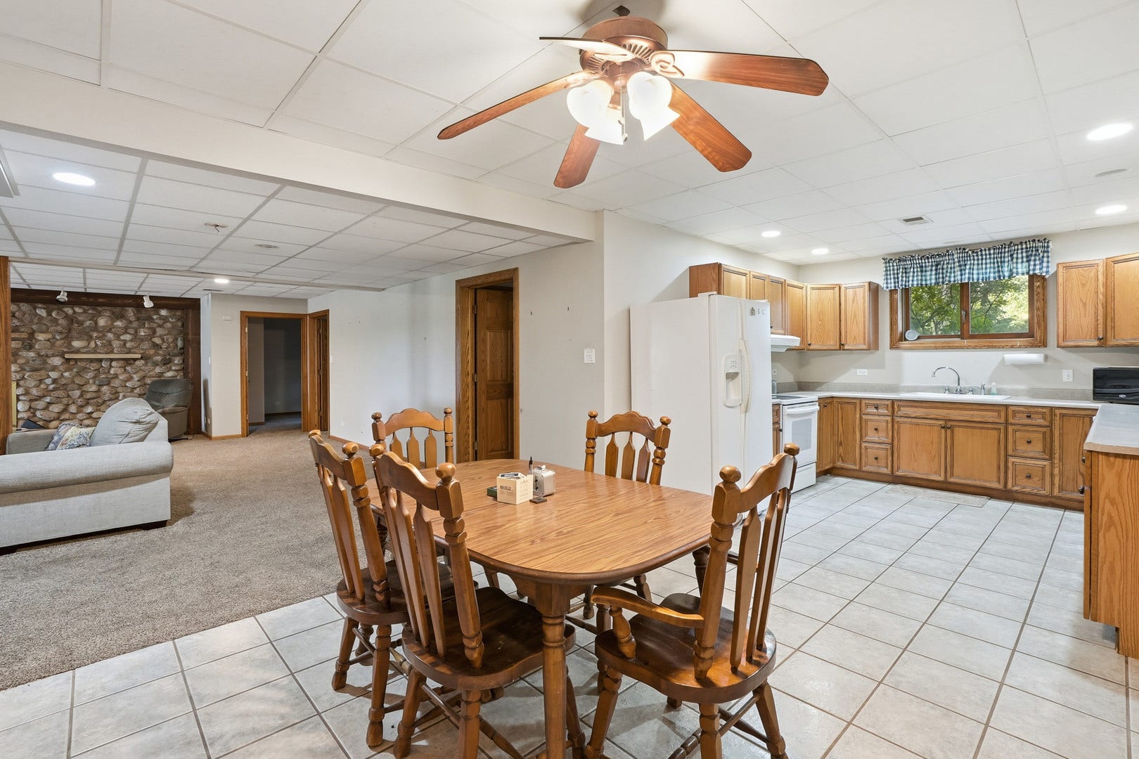 28050 S Klemme Road, Beecher, IL 60401 28050 S Klemme Road, Beecher, IL 60401