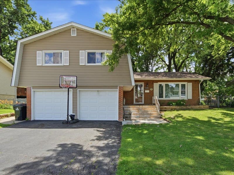 6313 Arcadia Drive, Tinley Park, IL 60477 6313 Arcadia Drive, Tinley Park, IL 60477