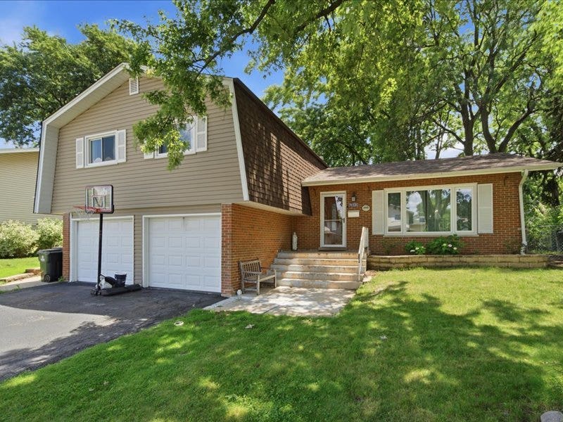 6313 Arcadia Drive, Tinley Park, IL 60477 6313 Arcadia Drive, Tinley Park, IL 60477