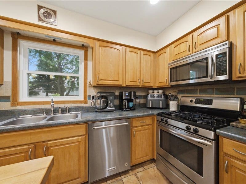 6313 Arcadia Drive, Tinley Park, IL 60477 6313 Arcadia Drive, Tinley Park, IL 60477