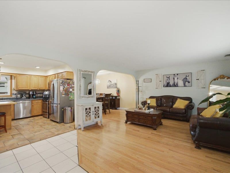 6313 Arcadia Drive, Tinley Park, IL 60477 6313 Arcadia Drive, Tinley Park, IL 60477