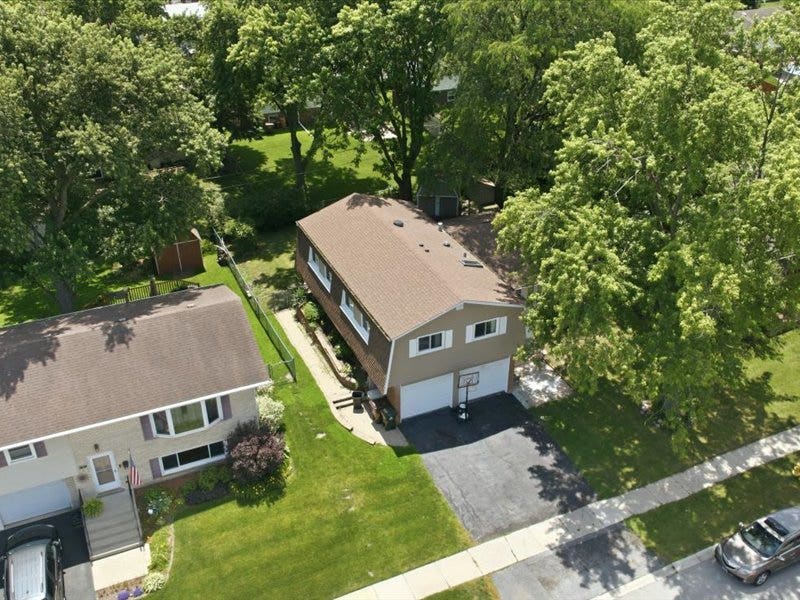 6313 Arcadia Drive, Tinley Park, IL 60477 6313 Arcadia Drive, Tinley Park, IL 60477