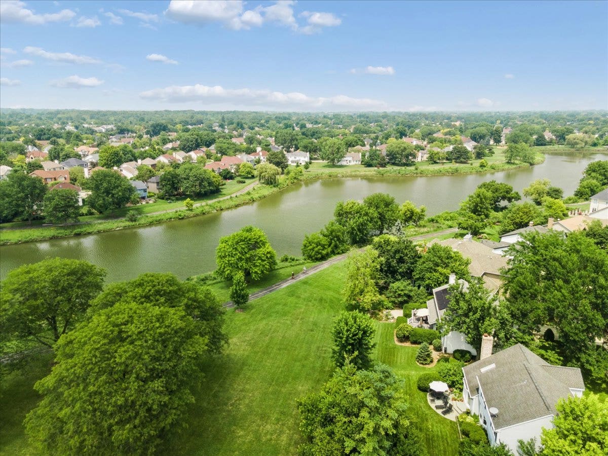 1056 Fox Valley Drive, Aurora, IL 60504 1056 Fox Valley Drive, Aurora, IL 60504