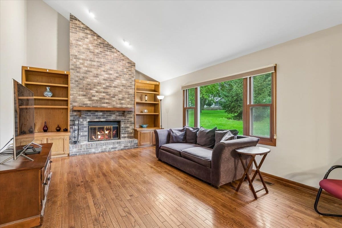1056 Fox Valley Drive, Aurora, IL 60504 1056 Fox Valley Drive, Aurora, IL 60504