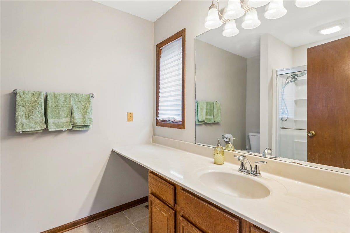 1056 Fox Valley Drive, Aurora, IL 60504 1056 Fox Valley Drive, Aurora, IL 60504