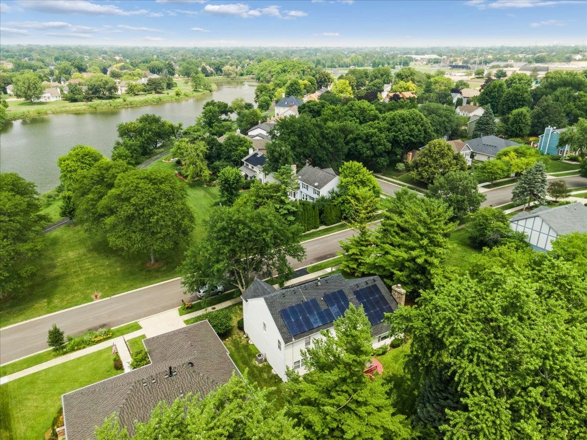 1056 Fox Valley Drive, Aurora, IL 60504 1056 Fox Valley Drive, Aurora, IL 60504