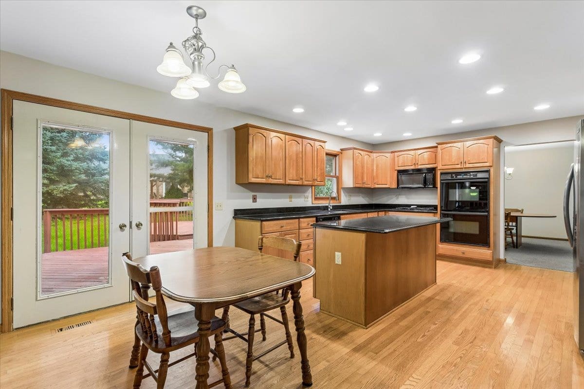 1056 Fox Valley Drive, Aurora, IL 60504 1056 Fox Valley Drive, Aurora, IL 60504