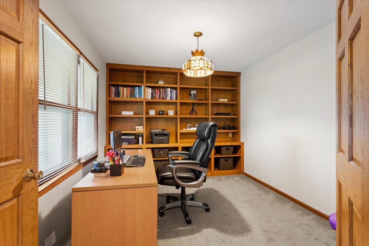 1056 Fox Valley Drive, Aurora, IL 60504 1056 Fox Valley Drive, Aurora, IL 60504