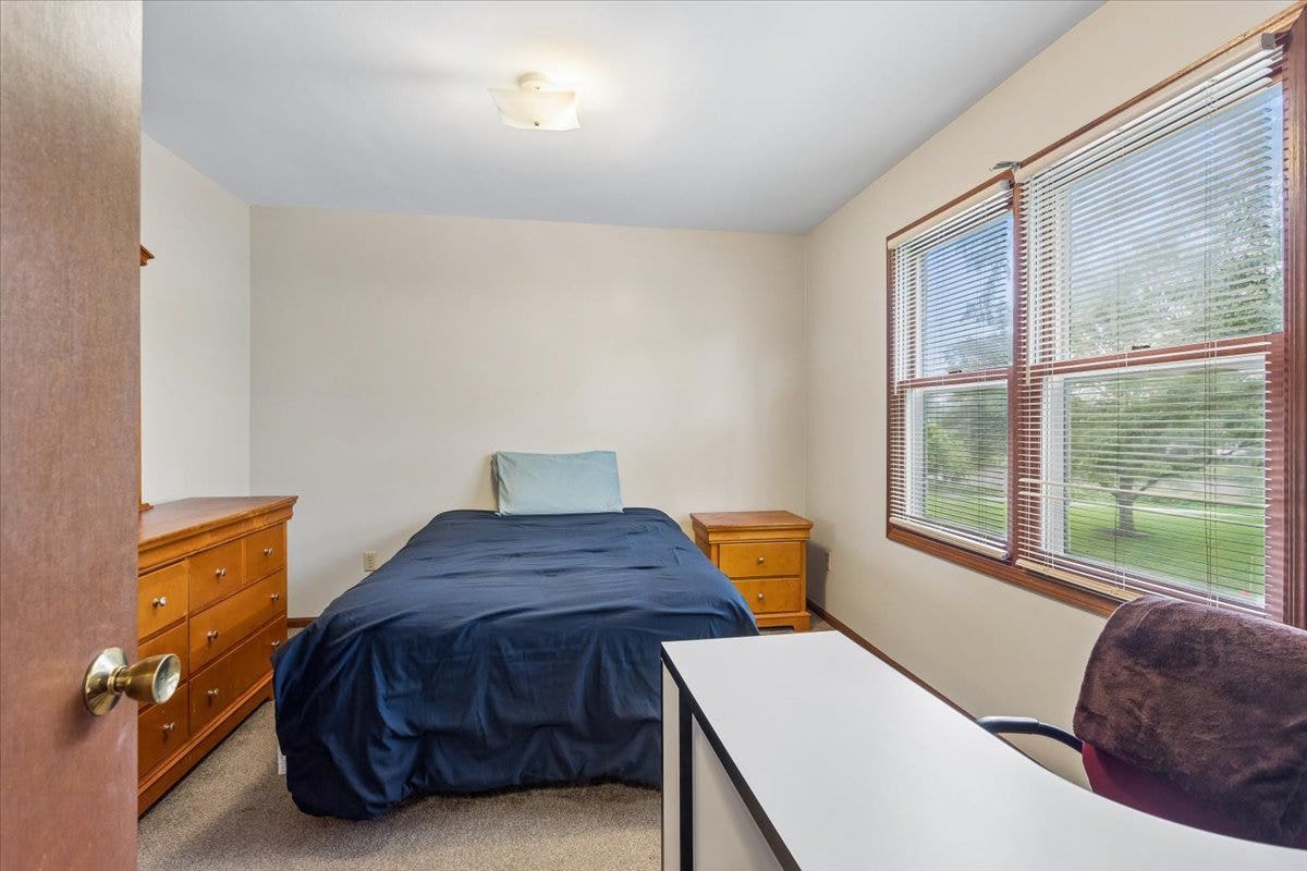 1056 Fox Valley Drive, Aurora, IL 60504 1056 Fox Valley Drive, Aurora, IL 60504