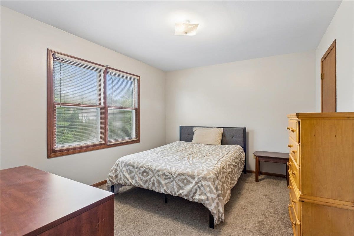 1056 Fox Valley Drive, Aurora, IL 60504 1056 Fox Valley Drive, Aurora, IL 60504