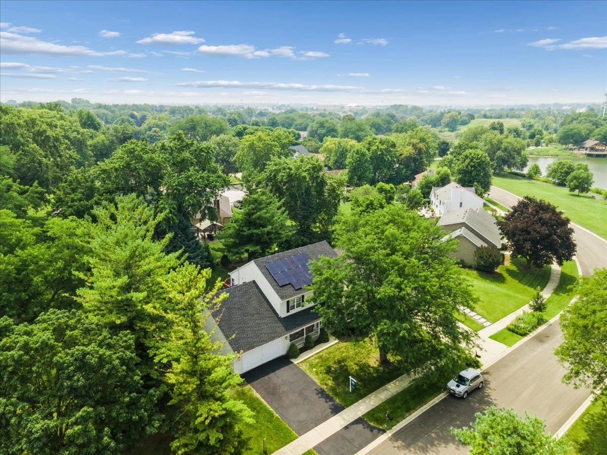 1056 Fox Valley Drive, Aurora, IL 60504 1056 Fox Valley Drive, Aurora, IL 60504