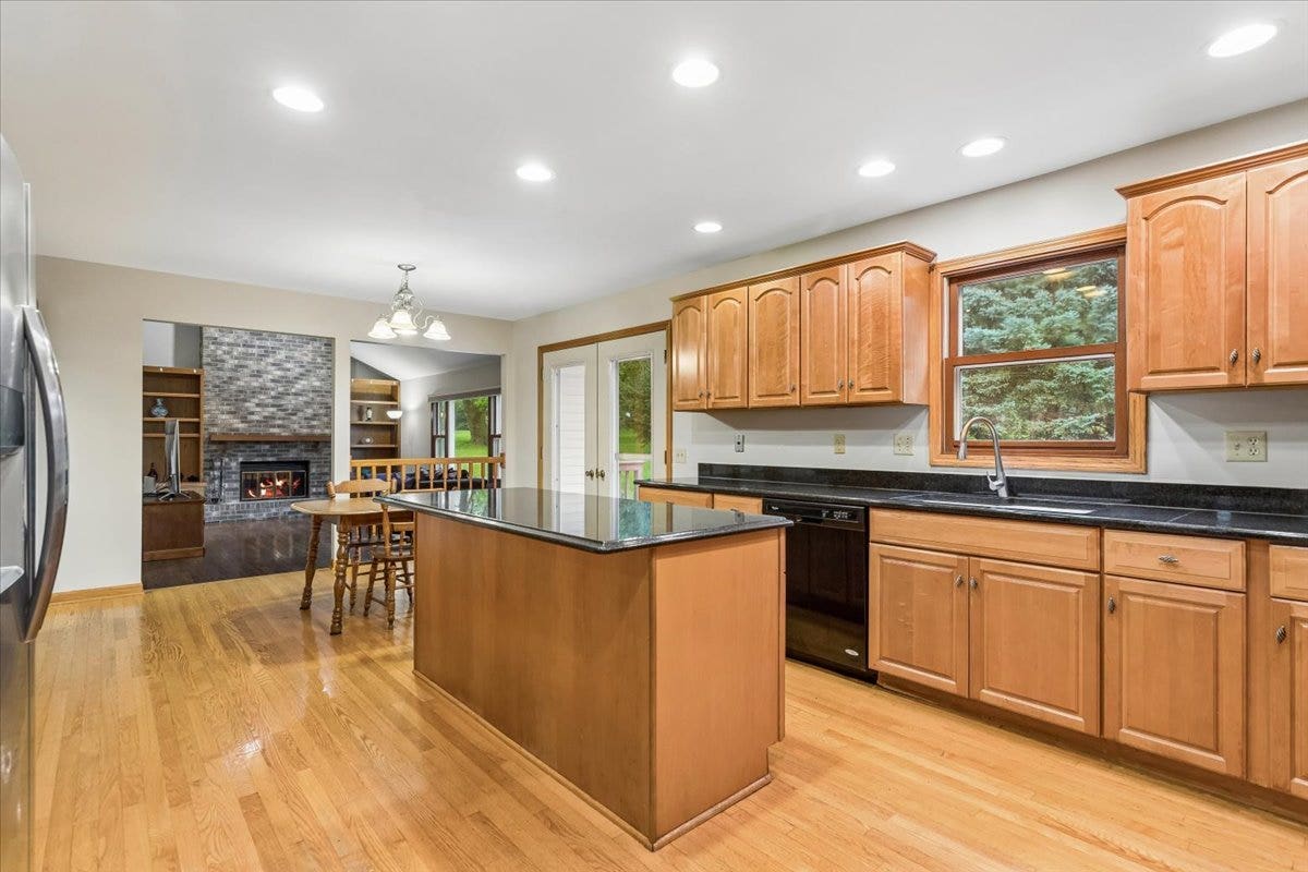 1056 Fox Valley Drive, Aurora, IL 60504 1056 Fox Valley Drive, Aurora, IL 60504
