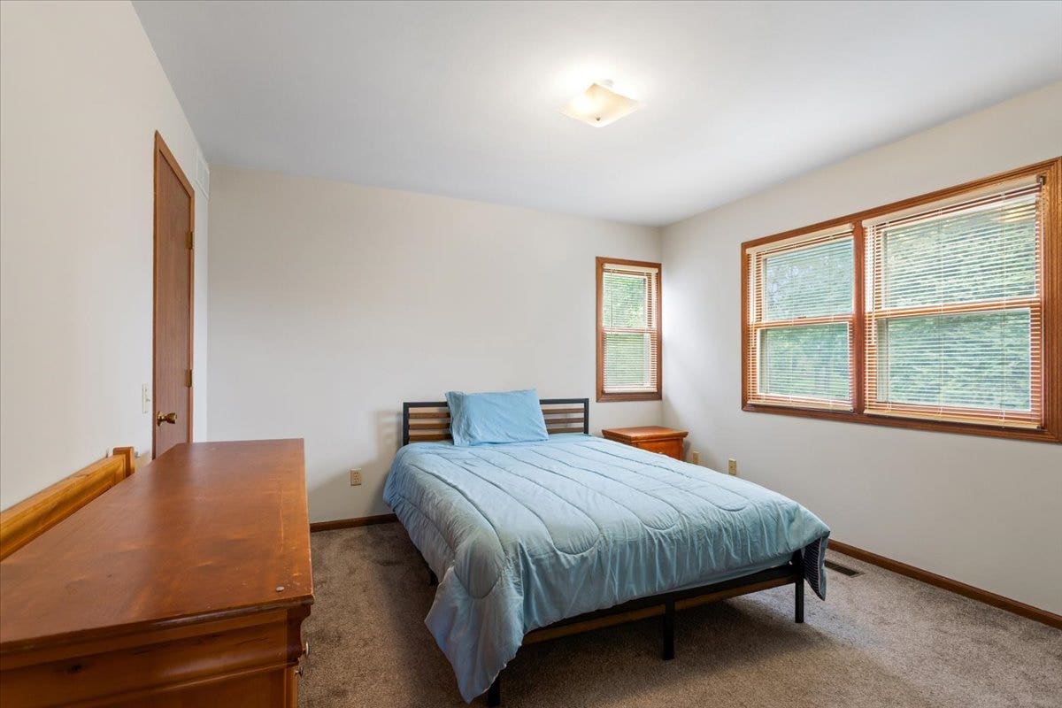 1056 Fox Valley Drive, Aurora, IL 60504 1056 Fox Valley Drive, Aurora, IL 60504