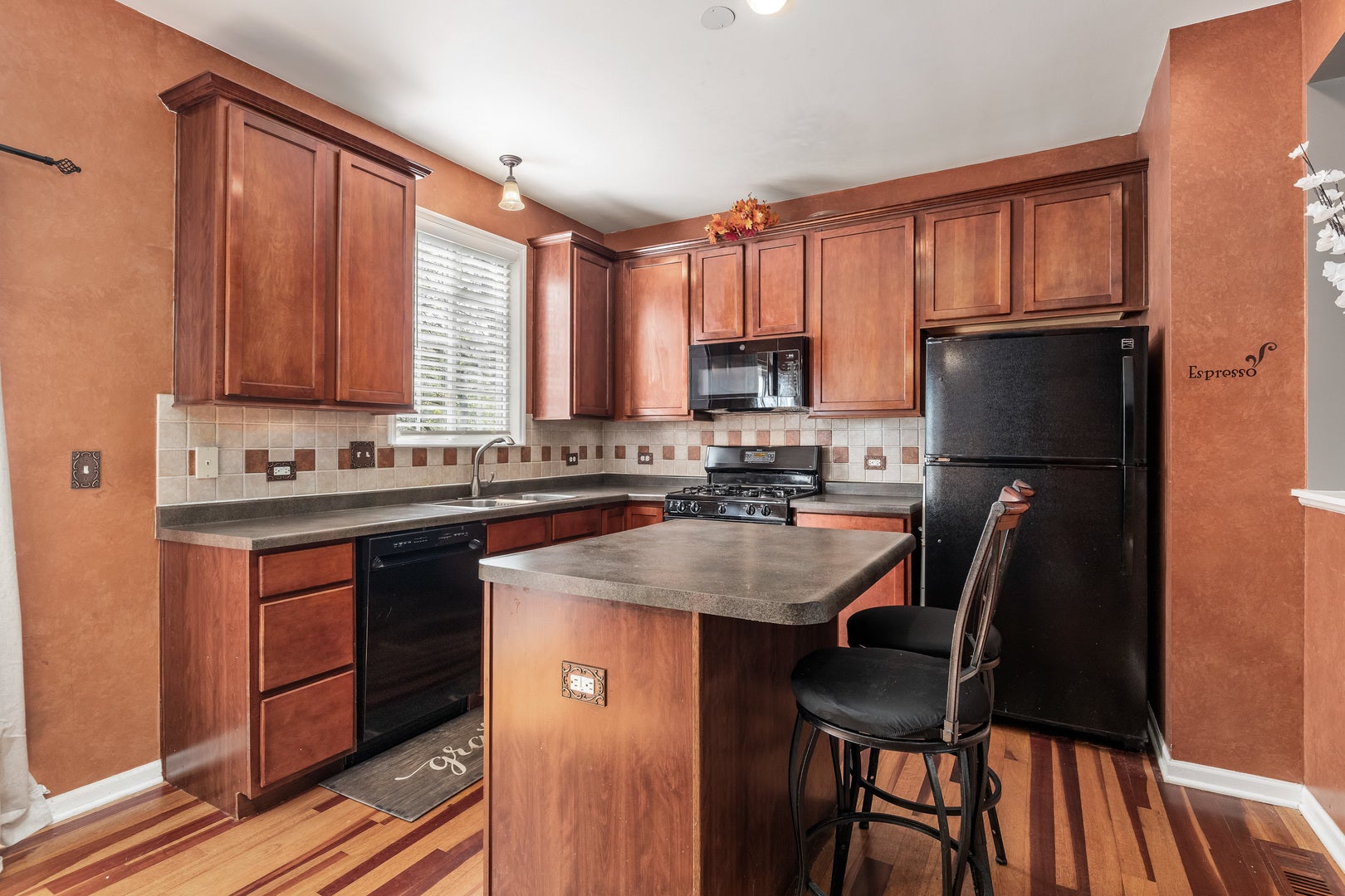 1895 Indian Hill Lane, Aurora, IL 60503 1895 Indian Hill Lane, Aurora, IL 60503