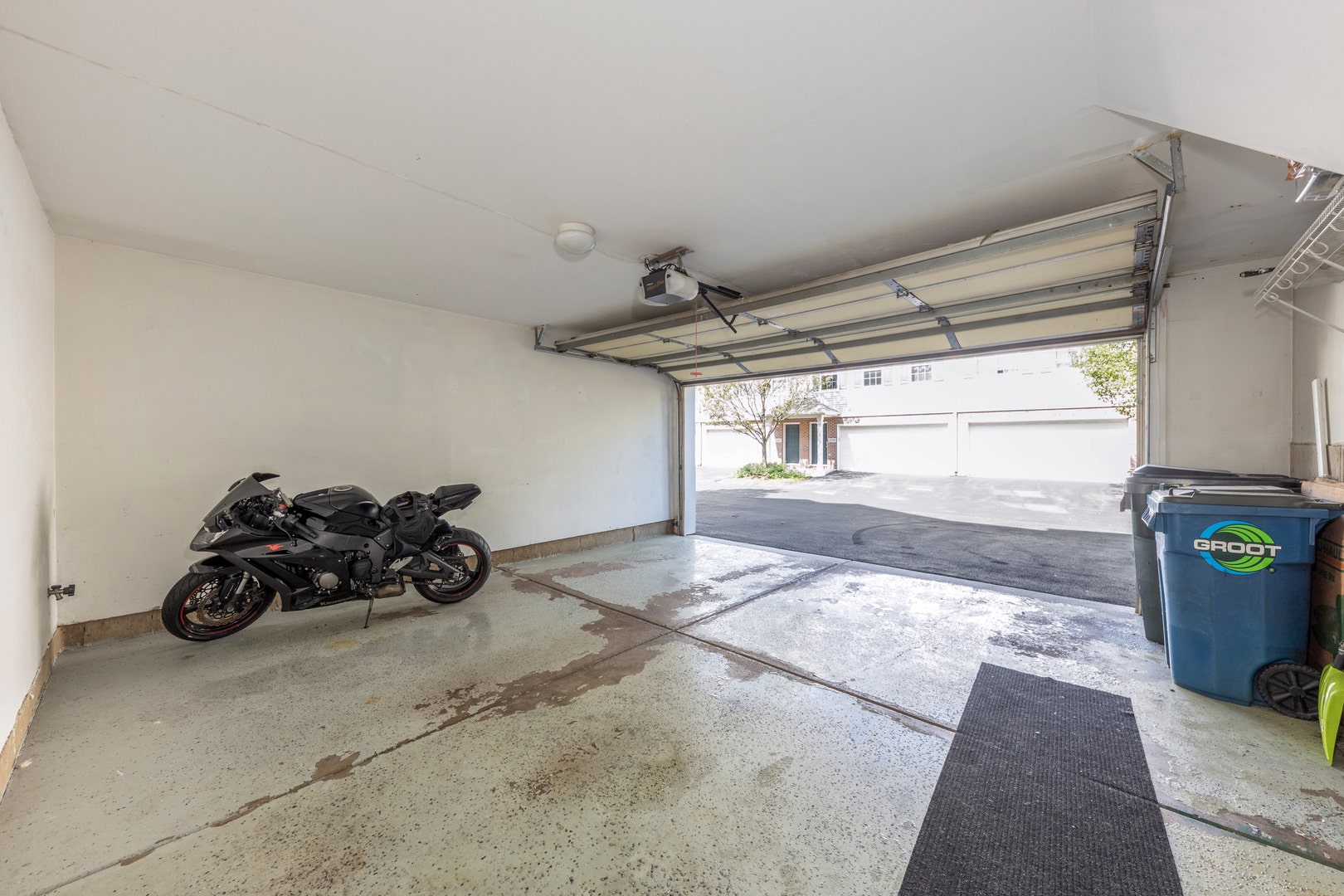 1895 Indian Hill Lane, Aurora, IL 60503 1895 Indian Hill Lane, Aurora, IL 60503